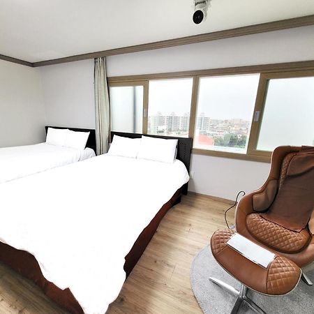Top Island Hotel Jeju Exteriör bild