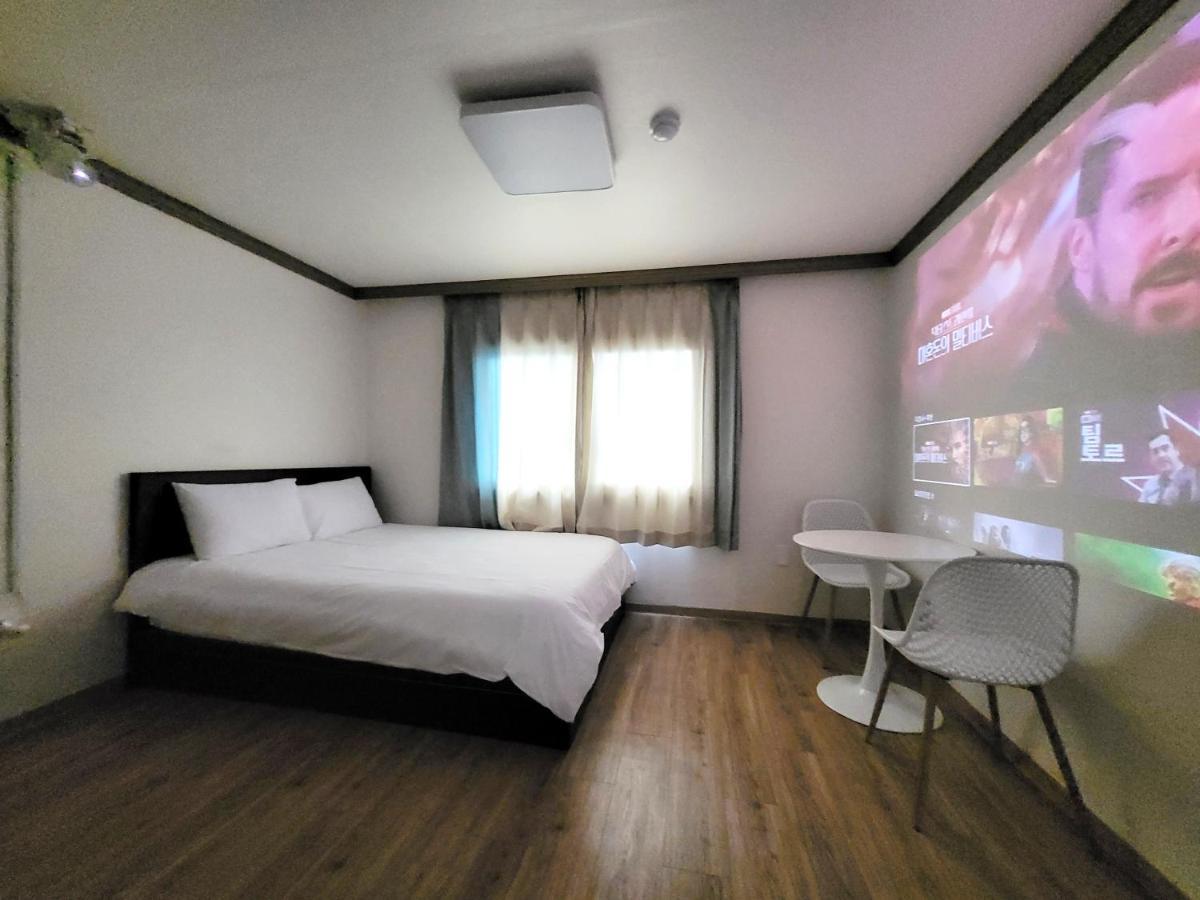 Top Island Hotel Jeju Exteriör bild