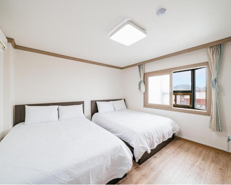 Top Island Hotel Jeju Exteriör bild