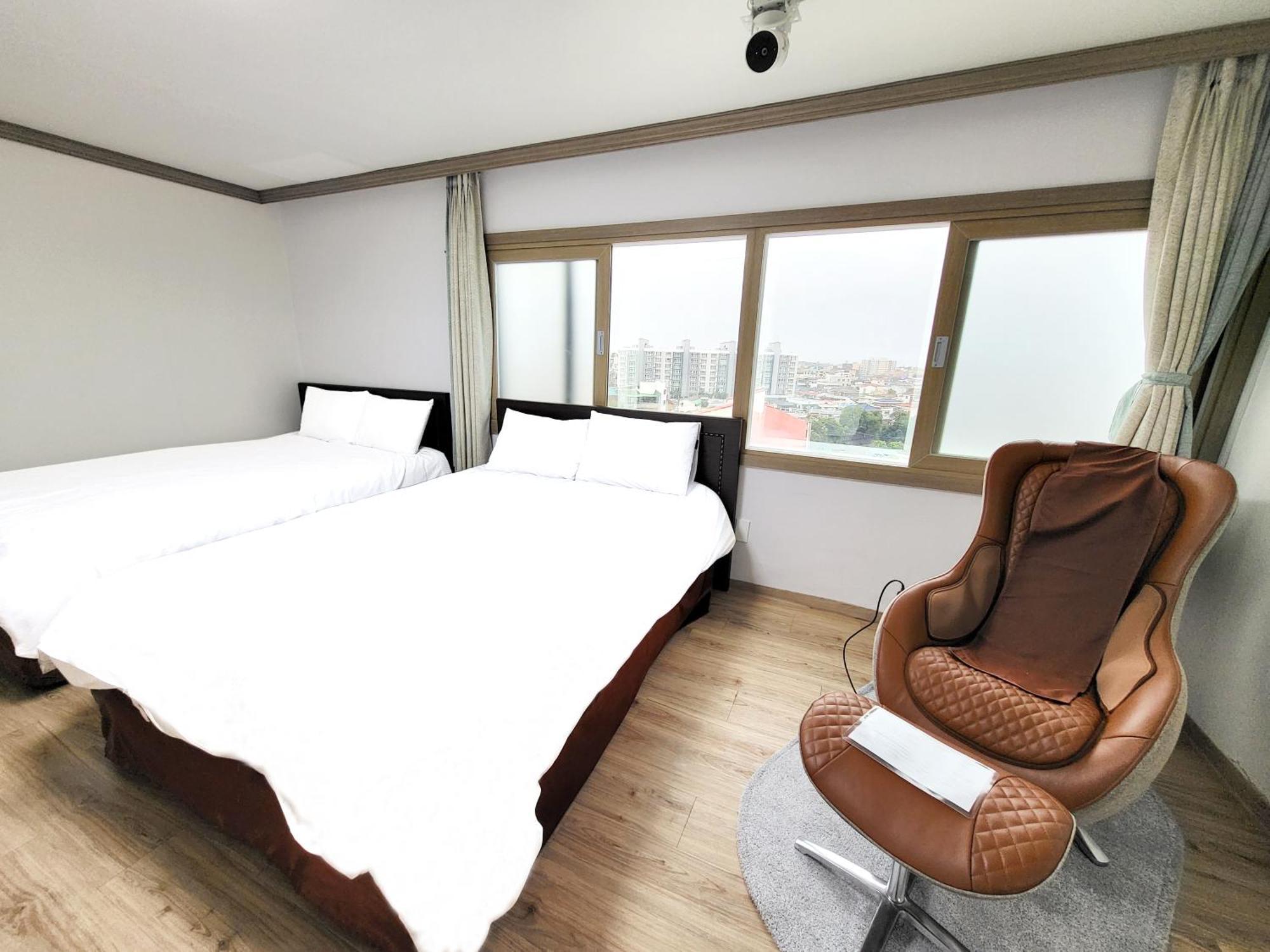 Top Island Hotel Jeju Exteriör bild